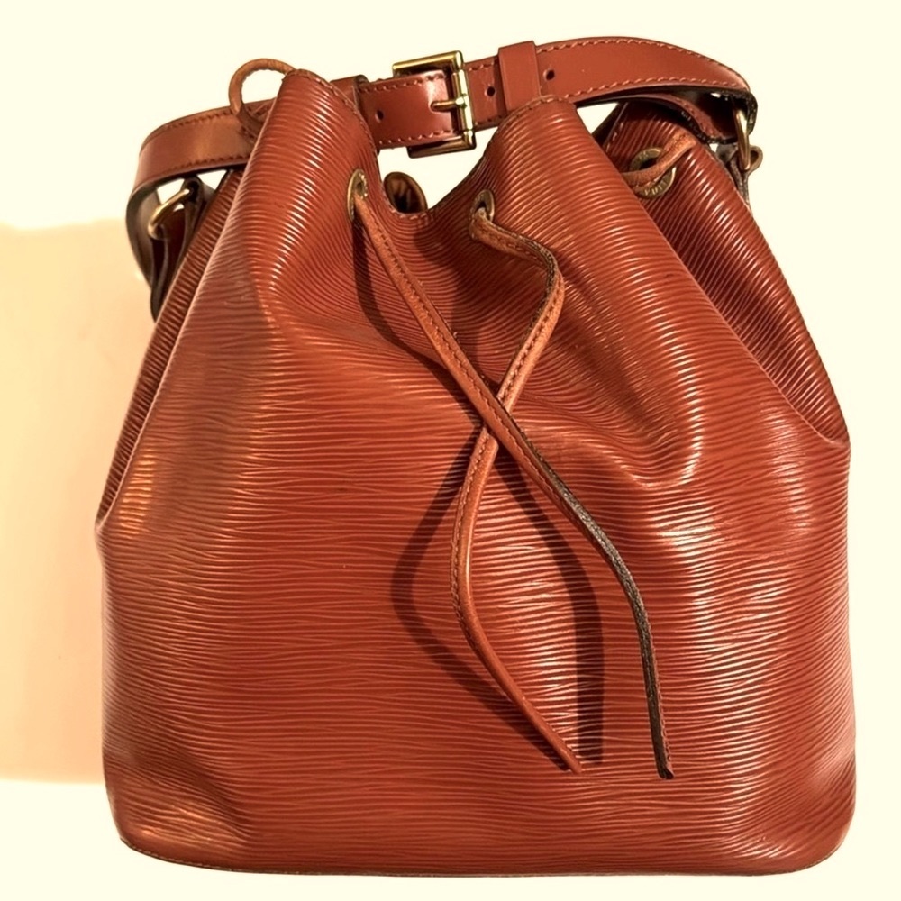 Louis Vuitton Epi Noe bucket shoulder bag gift for mom
